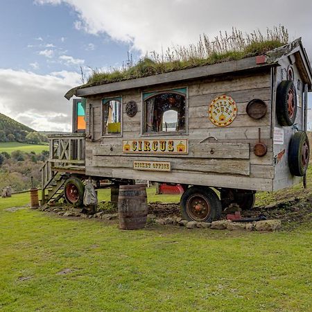 2 X Double Bed Glamping Wagon In Dalby Forest スカーバラ エクステリア 写真