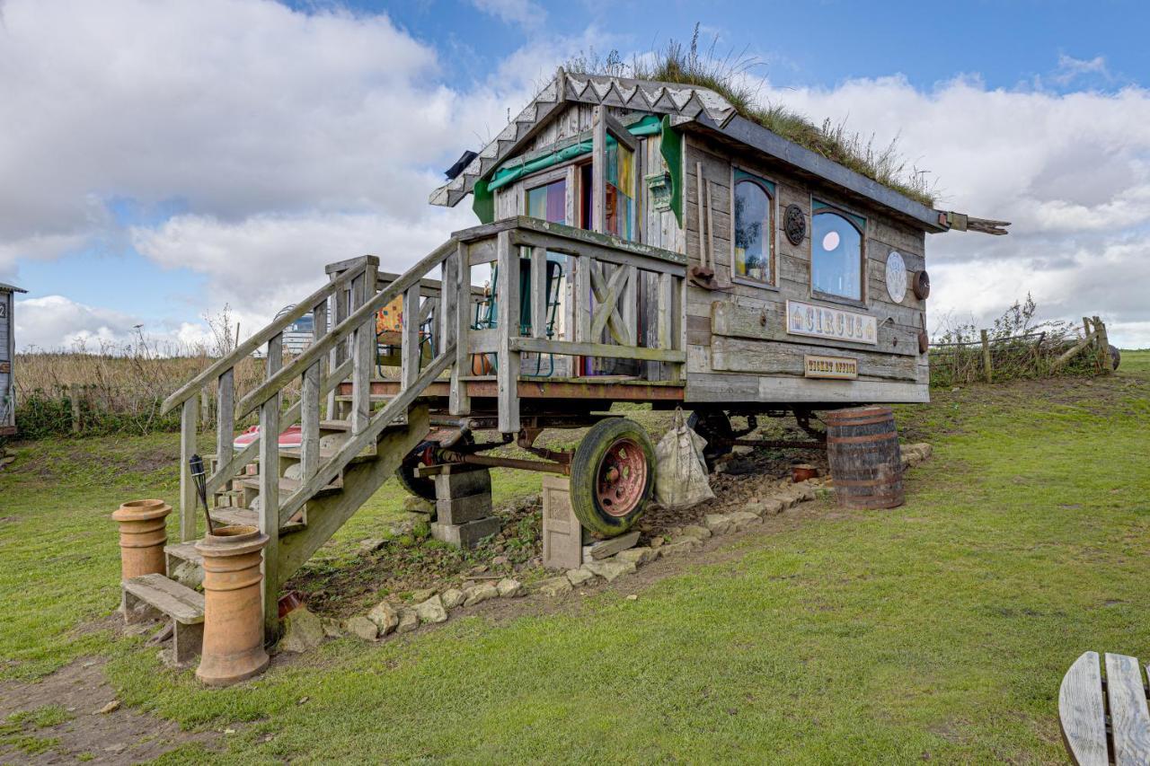 2 X Double Bed Glamping Wagon In Dalby Forest スカーバラ エクステリア 写真